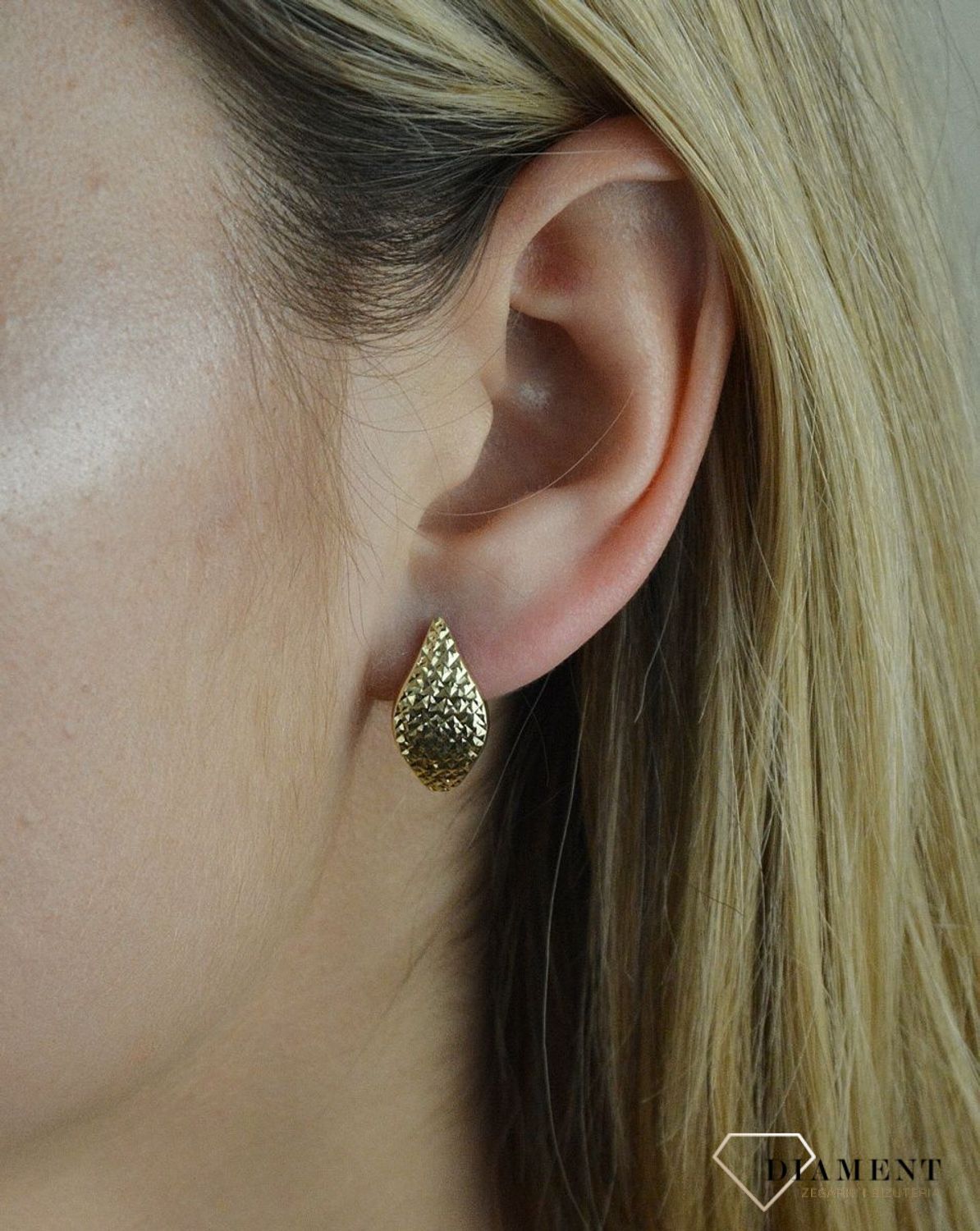 Złote kolczyki 333 pancerka na zapięciu angielskim KL 2480 333.jpg